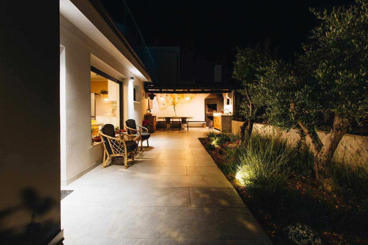 Villa Magna - Seaside With Pool And Sauna Trogir