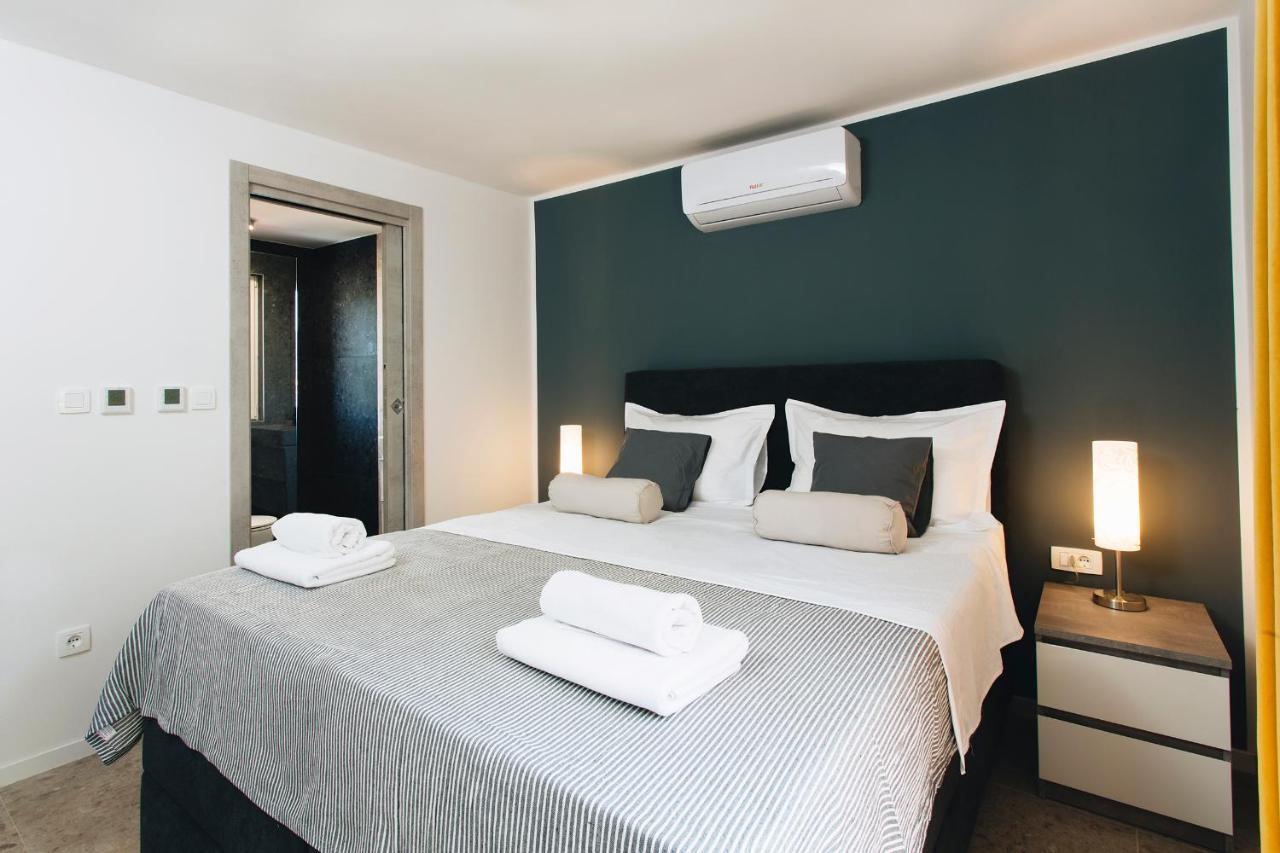 Magna - Seaside With Pool And Sauna Trogir