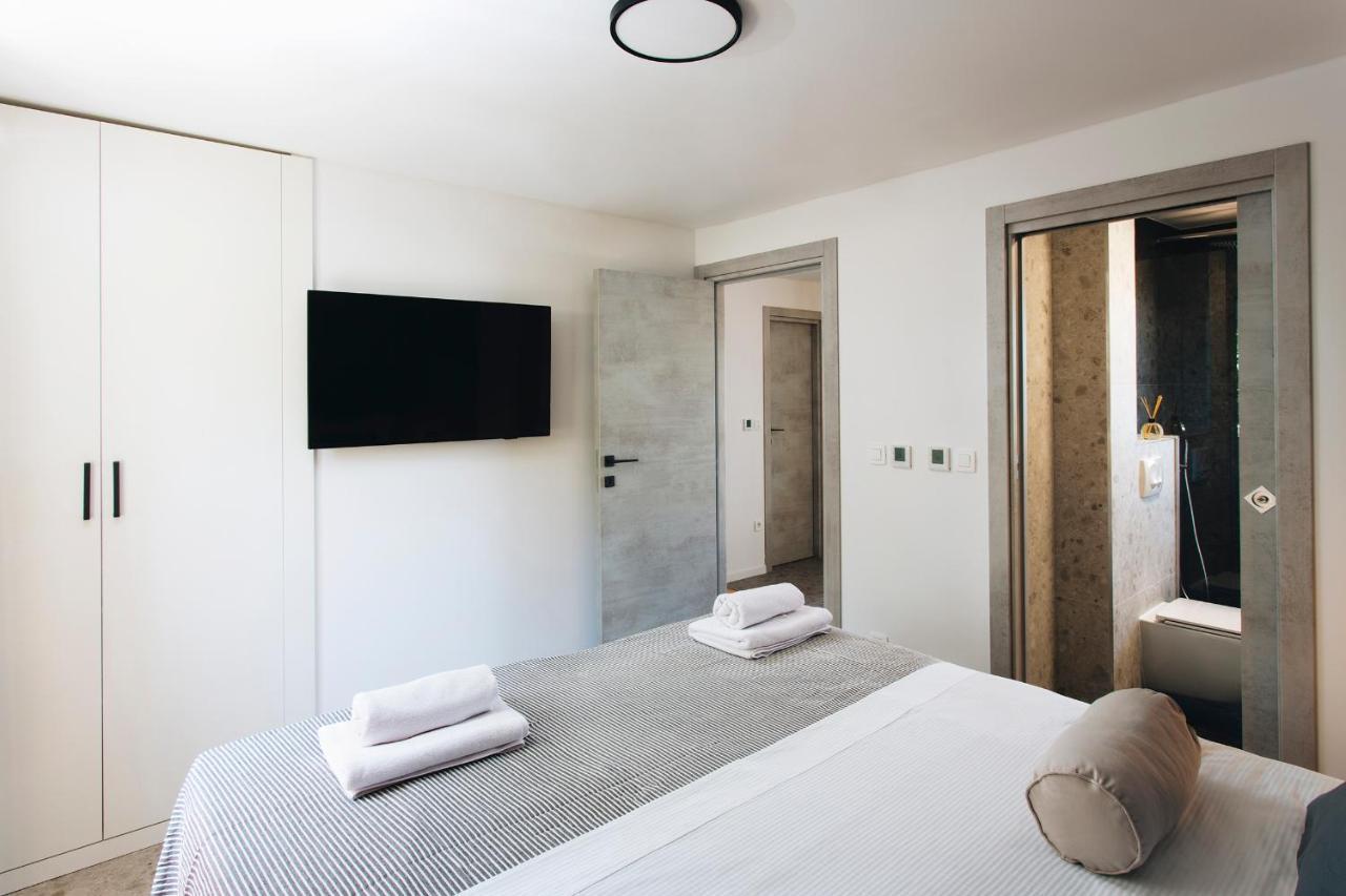 Magna - Seaside With Pool And Sauna Vila
